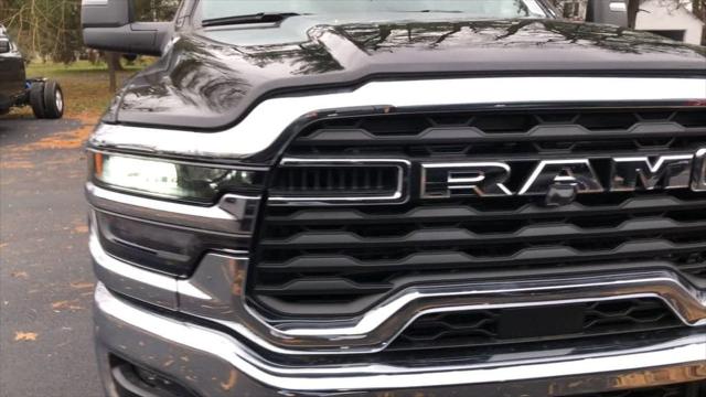 2026 RAM Ram 3500 Chassis Cab RAM 3500 TRADESMAN CREW CAB CHASSIS 4X4 60 CA