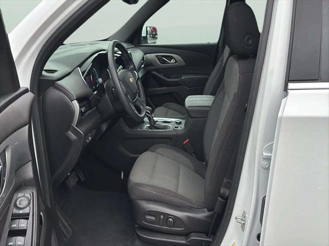 2023 Chevrolet Traverse AWD LT Cloth