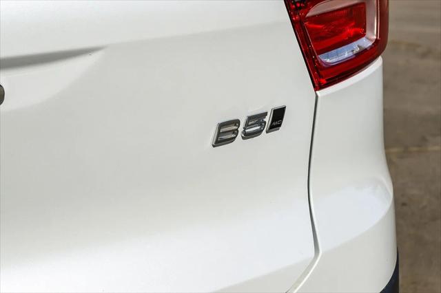2026 Volvo XC40 Ultra, B5 AWD Gas (mild hybrid), Dark