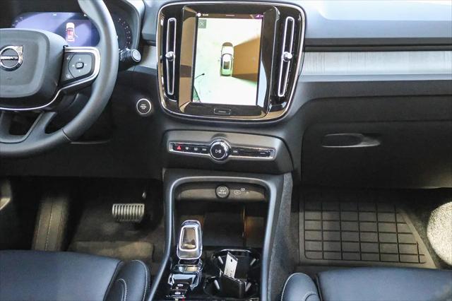 2026 Volvo XC40 Ultra, B5 AWD Gas (mild hybrid), Dark