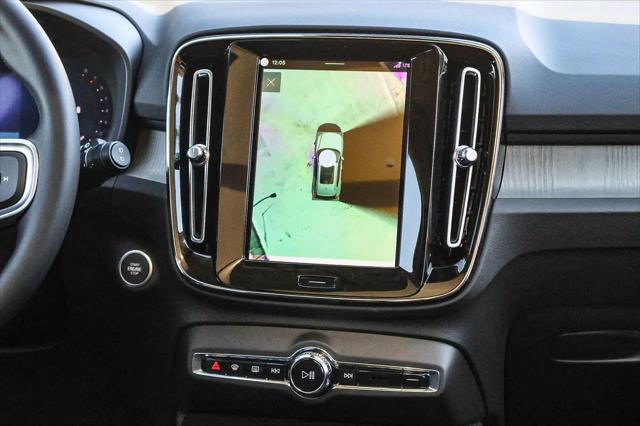 2026 Volvo XC40 Ultra, B5 AWD Gas (mild hybrid), Dark