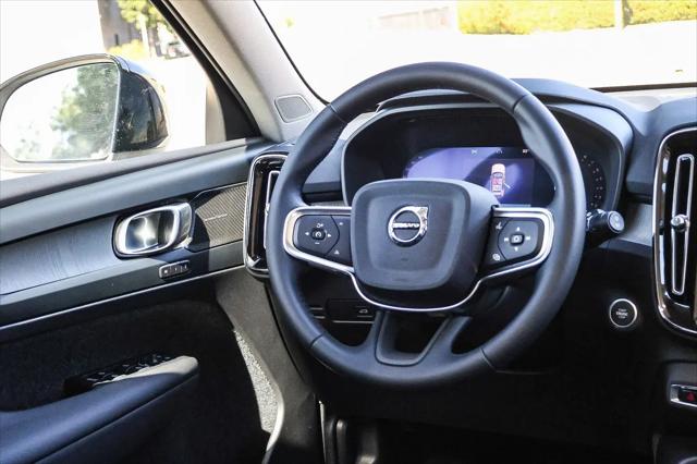 2026 Volvo XC40 Ultra, B5 AWD Gas (mild hybrid), Dark