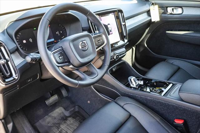2026 Volvo XC40 Ultra, B5 AWD Gas (mild hybrid), Dark