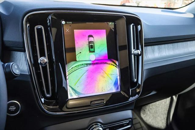 2026 Volvo XC40 Ultra, B5 AWD Gas (mild hybrid), Dark