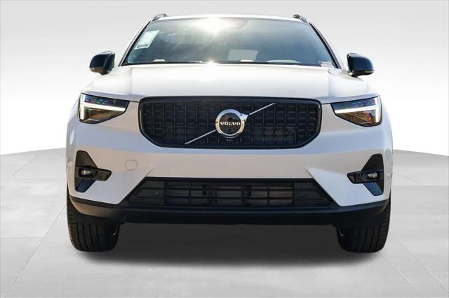 2026 Volvo XC40 Ultra, B5 AWD Gas (mild hybrid), Dark