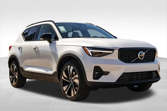 2026 Volvo XC40 Ultra, B5 AWD Gas (mild hybrid), Dark