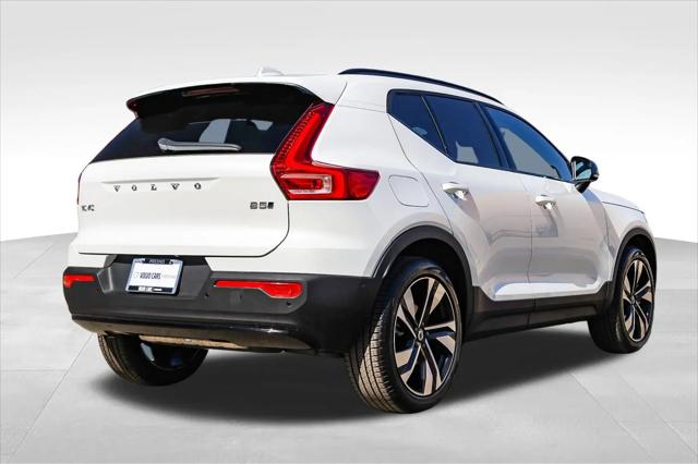 2026 Volvo XC40 Ultra, B5 AWD Gas (mild hybrid), Dark