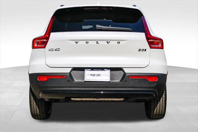 2026 Volvo XC40 Ultra, B5 AWD Gas (mild hybrid), Dark