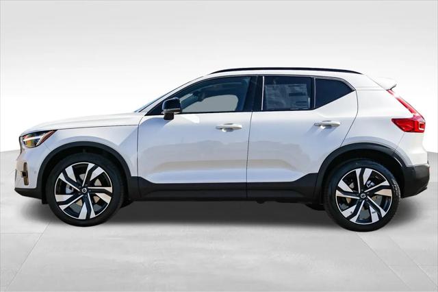 2026 Volvo XC40 Ultra, B5 AWD Gas (mild hybrid), Dark