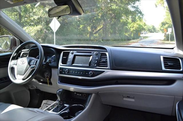 2019 Toyota Highlander LE