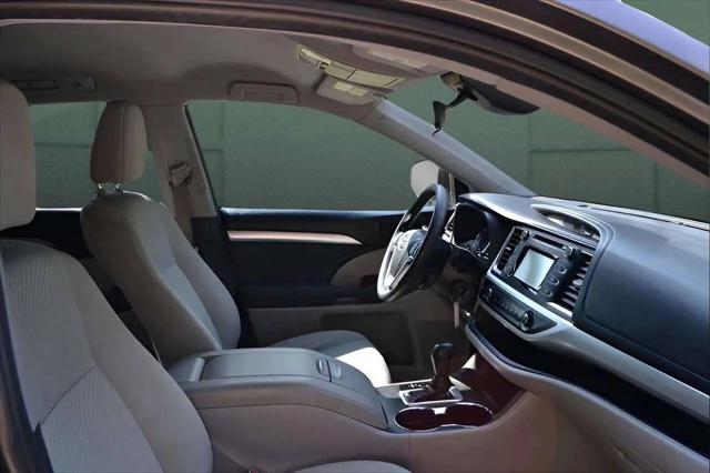 2019 Toyota Highlander LE