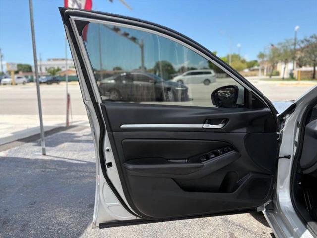 2023 Nissan Altima SV FWD