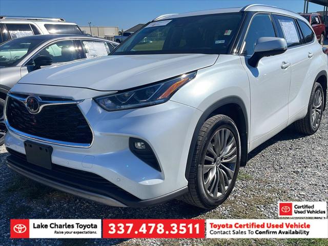 2022 Toyota Highlander Platinum's photo