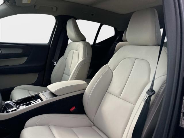2026 Volvo XC40 B4 Plus