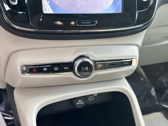 2026 Volvo XC40 B4 Plus