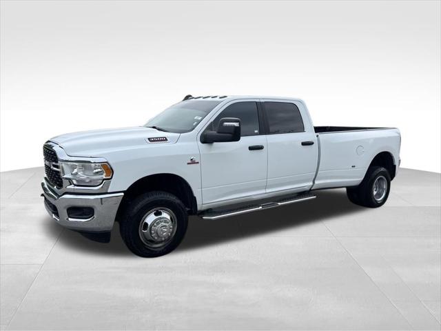 2023 RAM 3500 Big Horn Crew Cab 4x4 8 Box