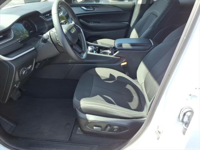 2023 Jeep Grand Cherokee L Laredo 4x4