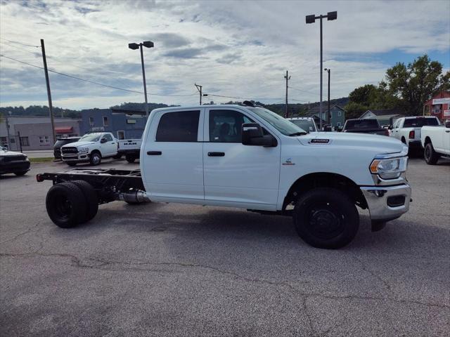 2024 RAM Ram 3500 Chassis Cab RAM 3500 TRADESMAN CREW CAB CHASSIS 4X4 60 CA 2024 RAM Ram 3500 Chassis Cab RAM 3500 TRADESMAN CREW CAB CHASSIS 4X4 60 CA