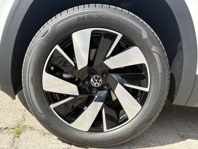 2026 Volkswagen Atlas Cross Sport SE with Technology