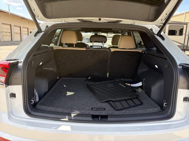2026 Volkswagen Atlas Cross Sport SE with Technology