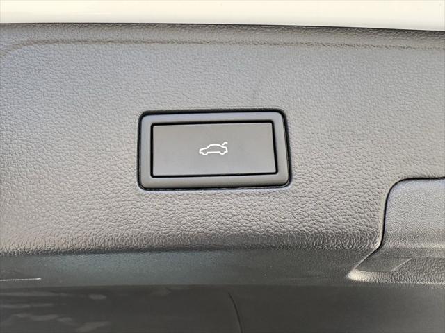 2026 Volkswagen Atlas Cross Sport SE with Technology