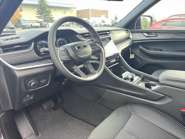 2025 Jeep Grand Cherokee GRAND CHEROKEE LAREDO X 4X4