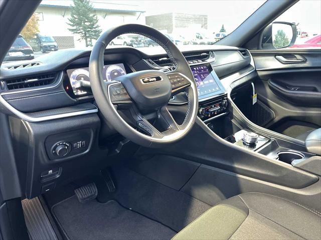 2025 Jeep Grand Cherokee GRAND CHEROKEE LAREDO X 4X4