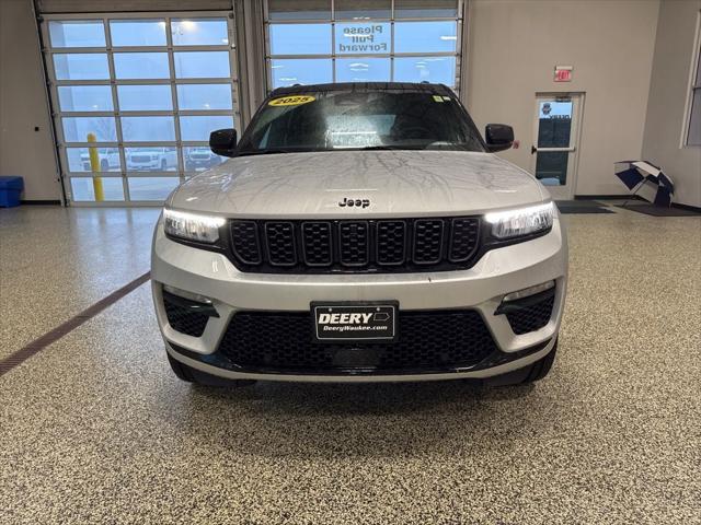 2025 Jeep Grand Cherokee GRAND CHEROKEE SUMMIT 4X4