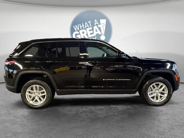 2025 Jeep Grand Cherokee GRAND CHEROKEE LAREDO X 4X4