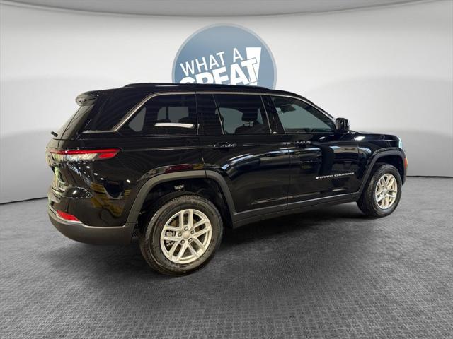 2025 Jeep Grand Cherokee GRAND CHEROKEE LAREDO X 4X4