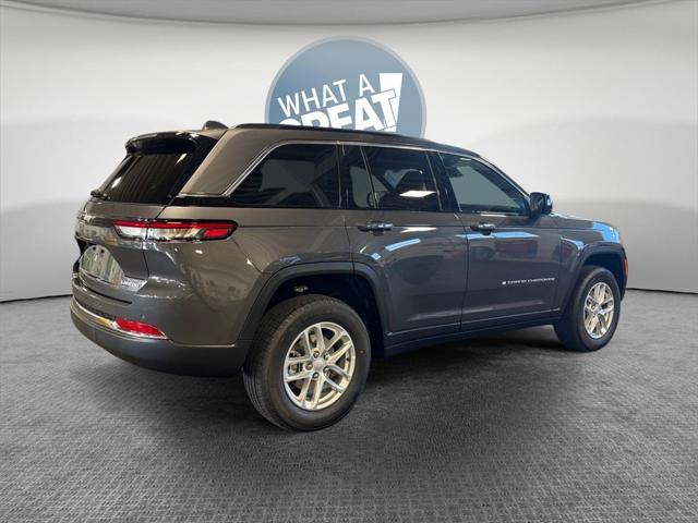 2025 Jeep Grand Cherokee GRAND CHEROKEE LAREDO X 4X4