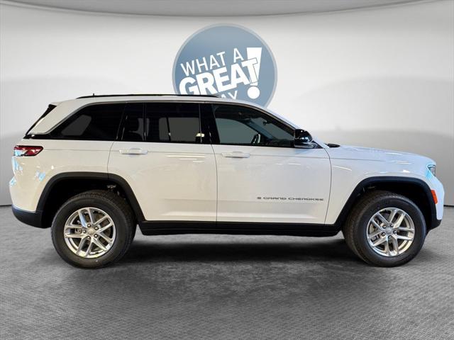 2025 Jeep Grand Cherokee GRAND CHEROKEE LAREDO X 4X4