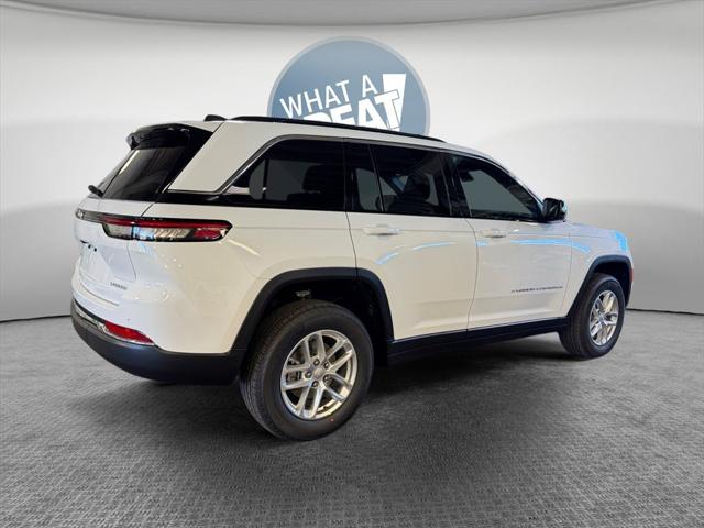 2025 Jeep Grand Cherokee GRAND CHEROKEE LAREDO X 4X4