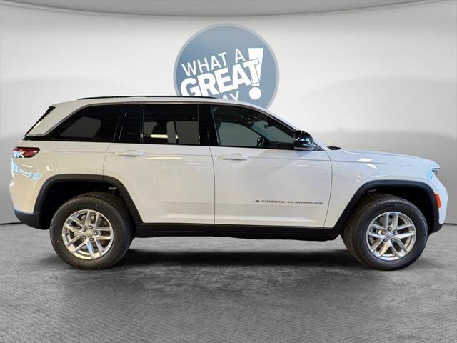 2025 Jeep Grand Cherokee GRAND CHEROKEE LAREDO X 4X4