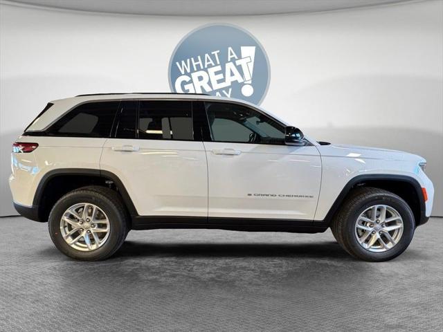 2025 Jeep Grand Cherokee GRAND CHEROKEE LAREDO X 4X4