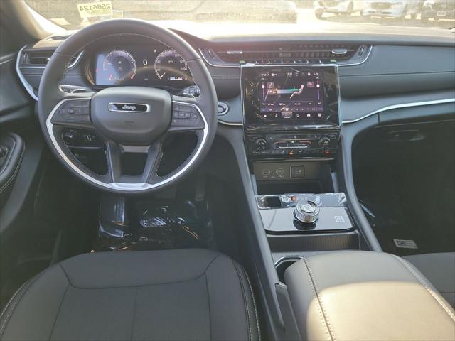 2025 Jeep Grand Cherokee GRAND CHEROKEE LAREDO X 4X2