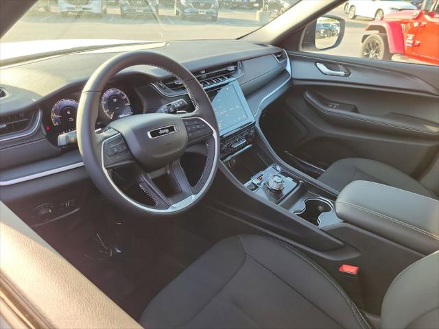 2025 Jeep Grand Cherokee GRAND CHEROKEE LAREDO X 4X2