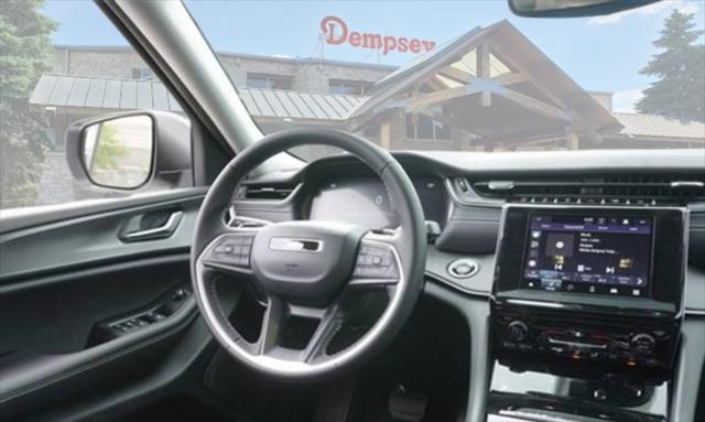 2024 Jeep Grand Cherokee Laredo X 4dr SUV 4WD