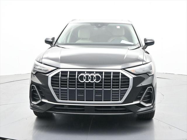 2022 Audi Q3 Premium 45 TFSI S line quattro Tiptronic 2022 Audi Q3 Premium 45 TFSI S line quattro Tiptronic