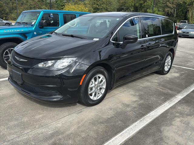 2022 Chrysler Voyager LX