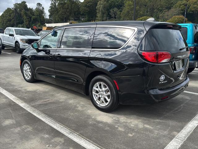 2022 Chrysler Voyager LX