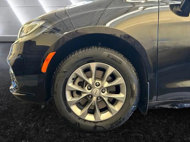 2026 Chrysler Pacifica Select AWD
