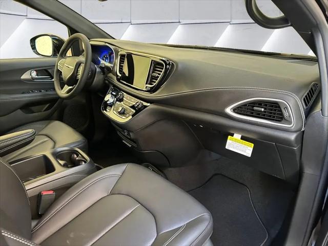 2026 Chrysler Pacifica Select AWD