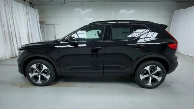 2026 Volvo XC40 Plus, B5 AWD Gas (mild hybrid), Dark