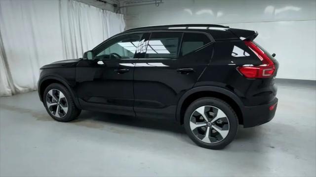 2026 Volvo XC40 Plus, B5 AWD Gas (mild hybrid), Dark