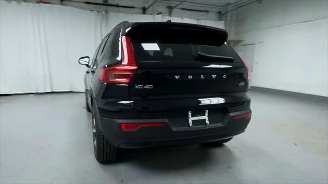 2026 Volvo XC40 Plus, B5 AWD Gas (mild hybrid), Dark