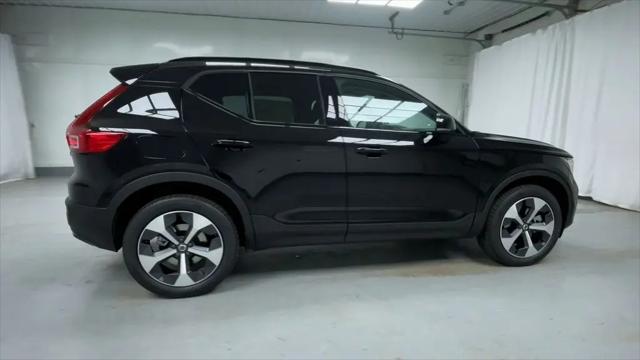 2026 Volvo XC40 Plus, B5 AWD Gas (mild hybrid), Dark