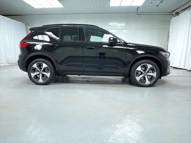 2026 Volvo XC40 Plus, B5 AWD Gas (mild hybrid), Dark