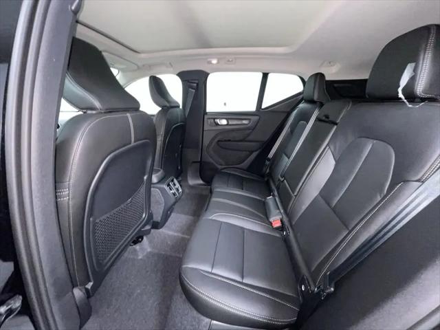 2026 Volvo XC40 Plus, B5 AWD Gas (mild hybrid), Dark
