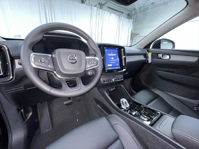2026 Volvo XC40 Plus, B5 AWD Gas (mild hybrid), Dark
